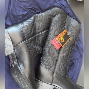 NEW Ariat Men's Western Black Boots Size 12D. New with tags but no box